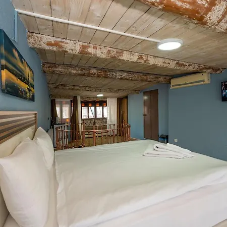 Taksim Antique Aparthotel 3*