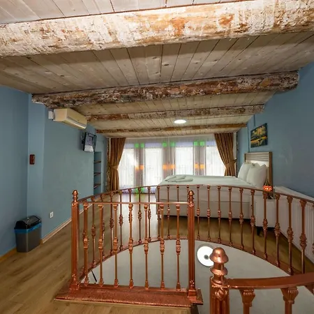 Taksim Antique Istanboel