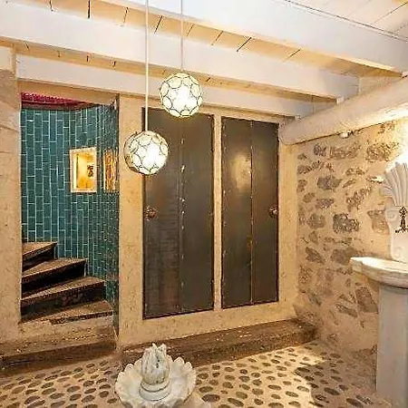 Taksim Antique Aparthotel 4*